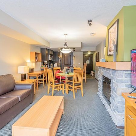 Copperstone Resort - Mountain View 2 Bedroom Condo キャンモア エクステリア 写真