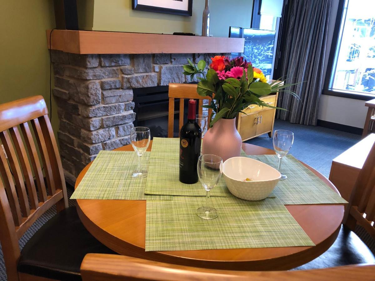 Copperstone Resort - Mountain View 2 Bedroom Condo キャンモア エクステリア 写真