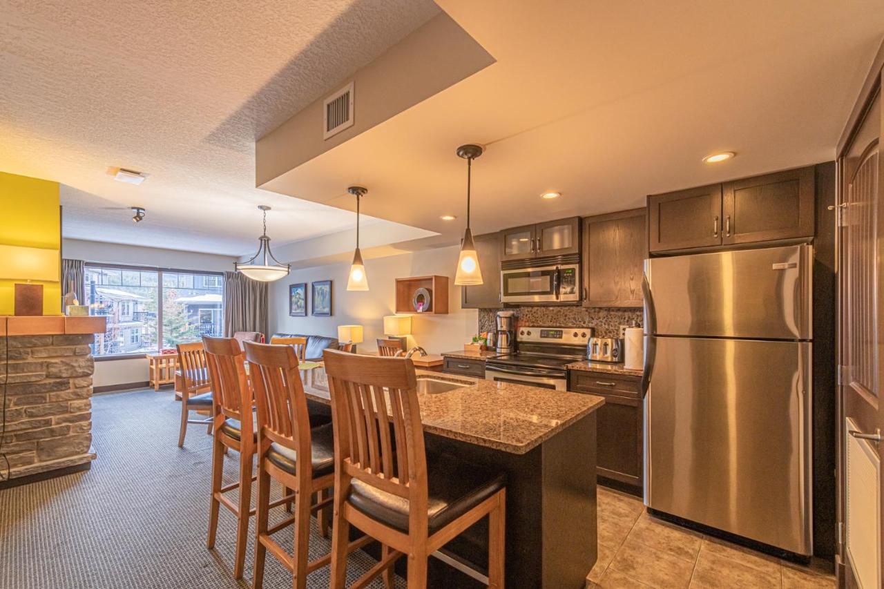 Copperstone Resort - Mountain View 2 Bedroom Condo キャンモア エクステリア 写真