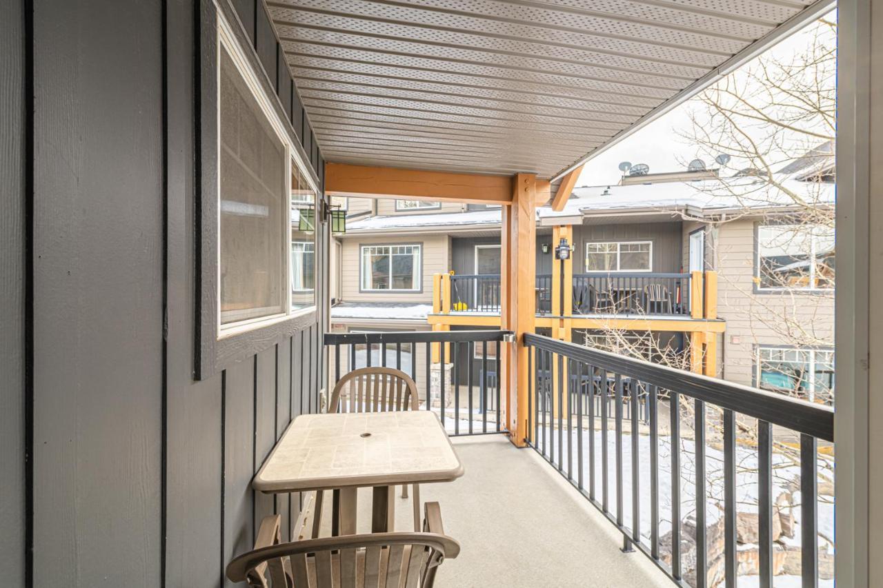 Copperstone Resort - Mountain View 2 Bedroom Condo キャンモア エクステリア 写真