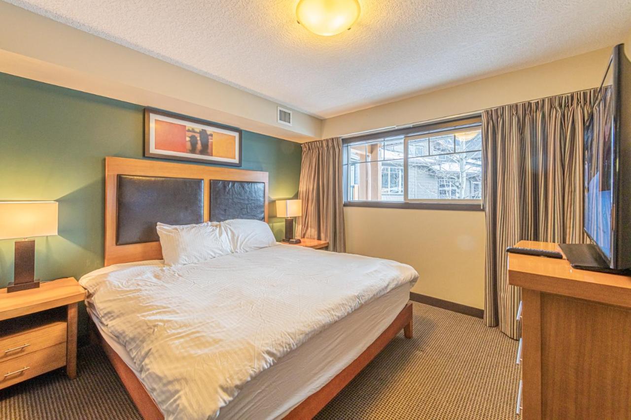 Copperstone Resort - Mountain View 2 Bedroom Condo キャンモア エクステリア 写真