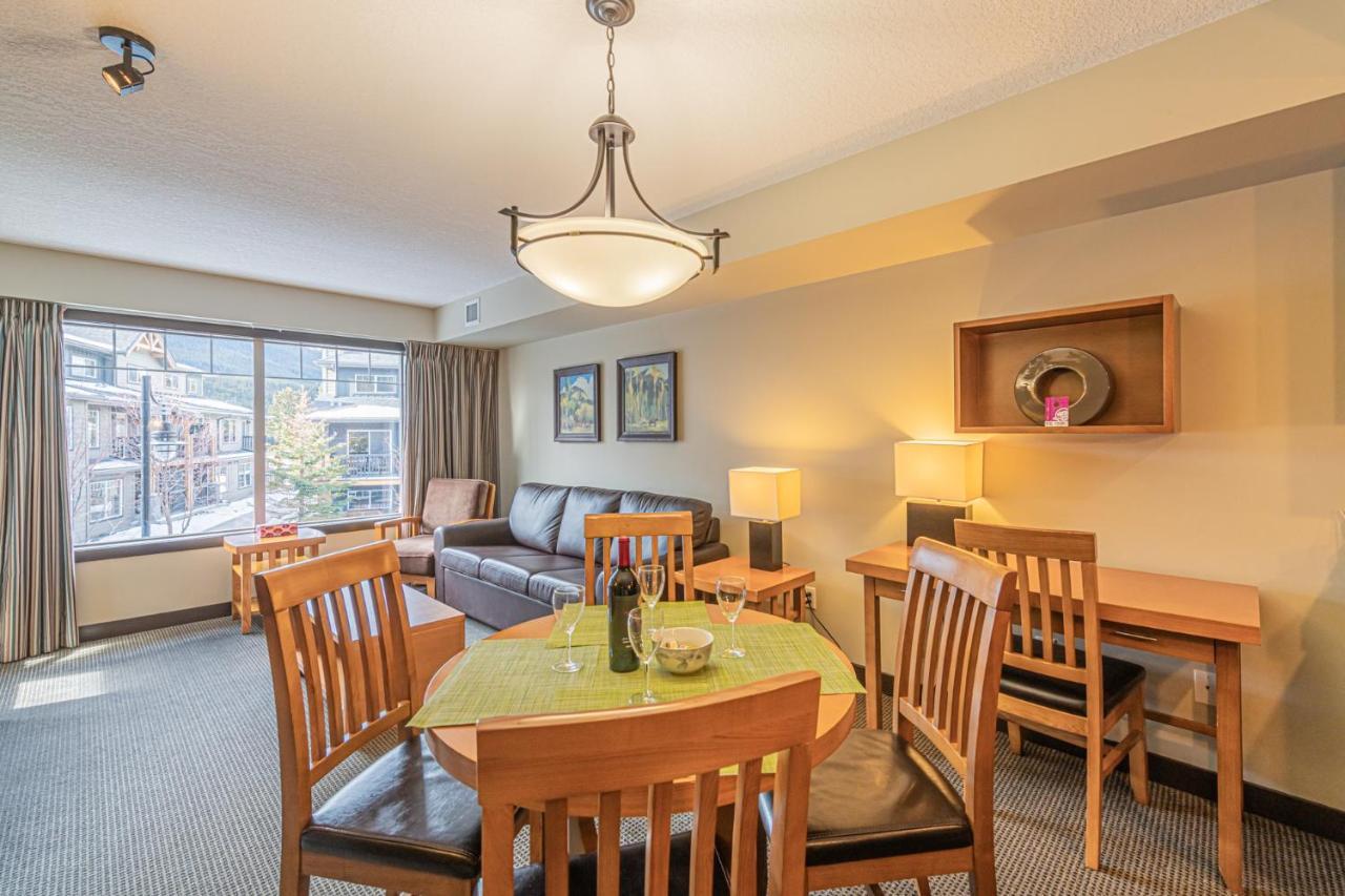 Copperstone Resort - Mountain View 2 Bedroom Condo キャンモア エクステリア 写真