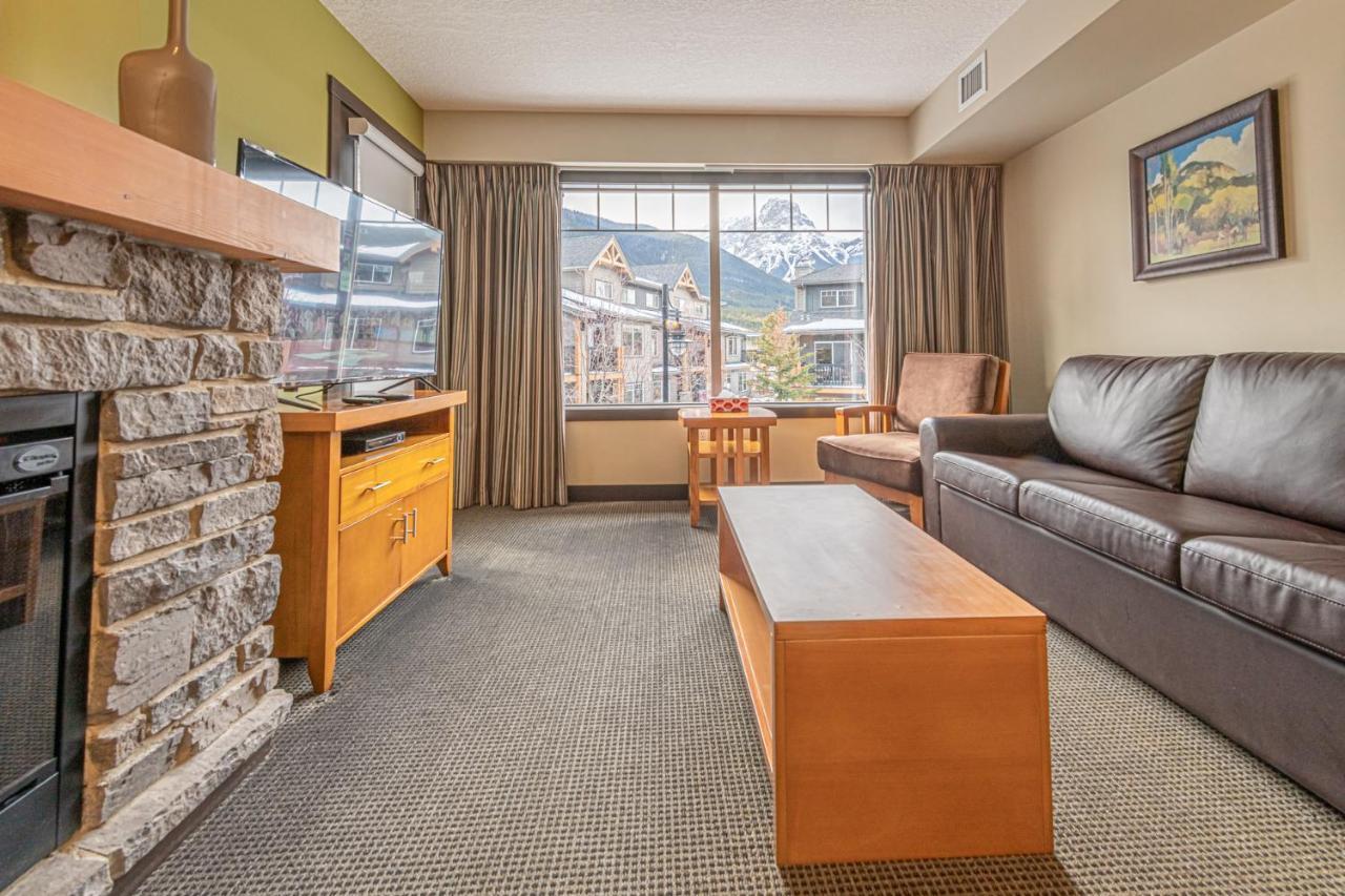 Copperstone Resort - Mountain View 2 Bedroom Condo キャンモア エクステリア 写真