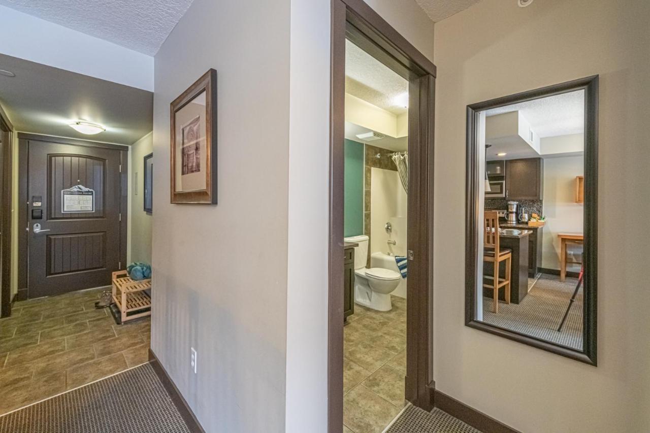 Copperstone Resort - Mountain View 2 Bedroom Condo キャンモア エクステリア 写真