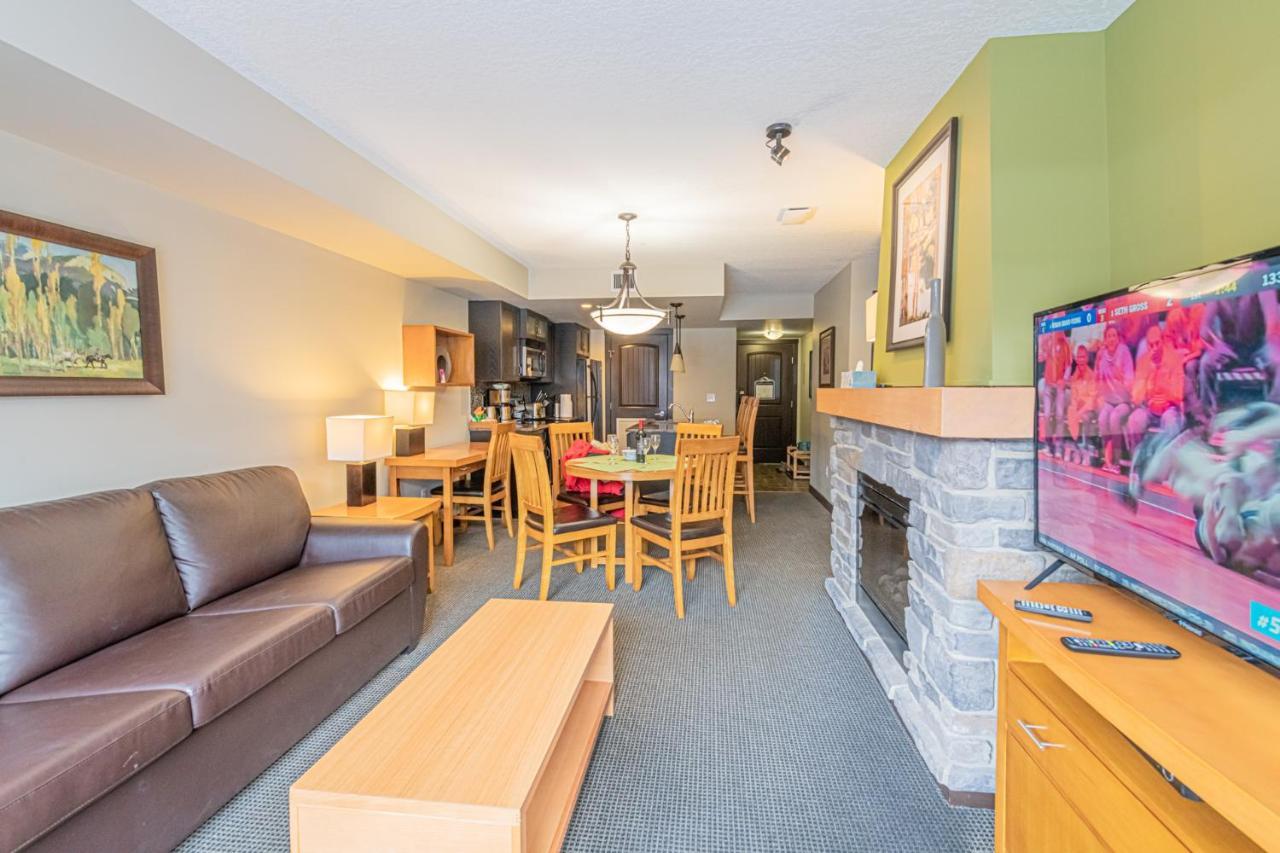 Copperstone Resort - Mountain View 2 Bedroom Condo キャンモア エクステリア 写真